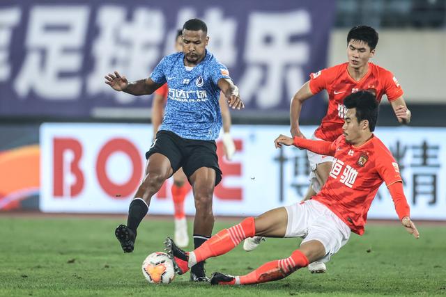 孙铭徽27分胡金秋17+17+5帽 广厦险胜广东